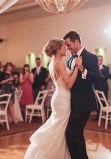 Der Hochzeitstanz: Choreografie oder Improvisation? Tanz der Liebe oder Ausdruck der Spontaneität