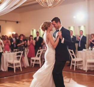 Der Hochzeitstanz: Choreografie oder Improvisation? Tanz der Liebe oder Ausdruck der Spontaneität