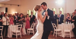 Der Hochzeitstanz: Choreografie oder Improvisation? Tanz der Liebe oder Ausdruck der Spontaneität